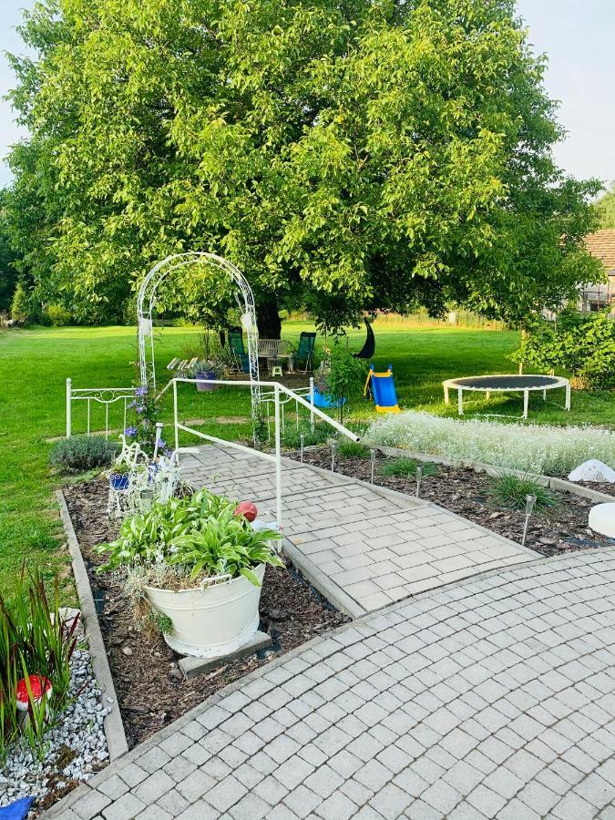 Apartament Rodzinny Z Ogrodem Cieszyn  Kültér fotó